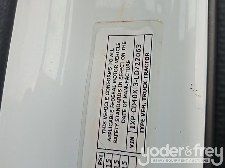 2020-peterbilt-567-image-43