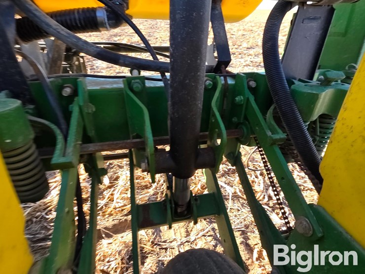 john-deere-1750-image-16