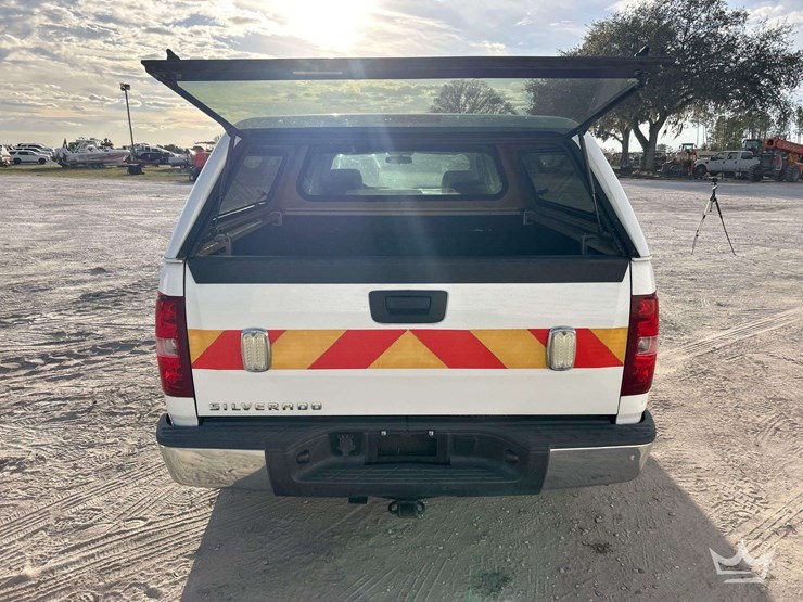 2013-chevrolet-silverado-1500-image-21