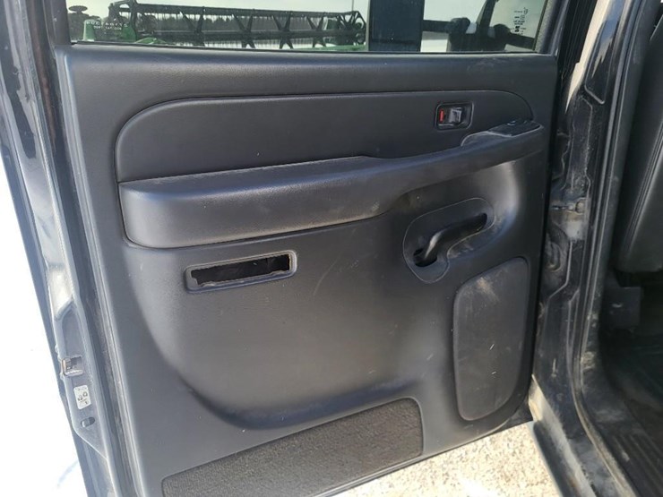 2004-chevrolet-2500hd-image-46