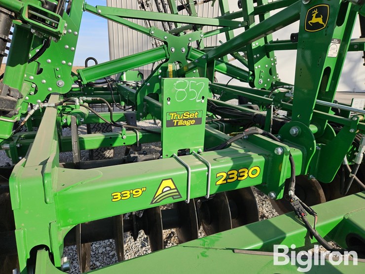 2022-john-deere-2330-image-10