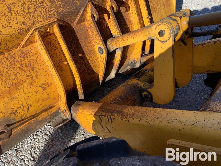 1980-deere-444-image-13