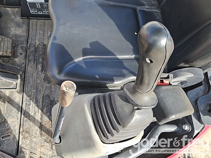 2021-yanmar-vio25-image-33