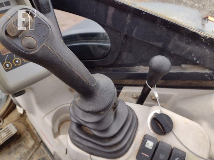 2014-hitachi-zx35u-image-8