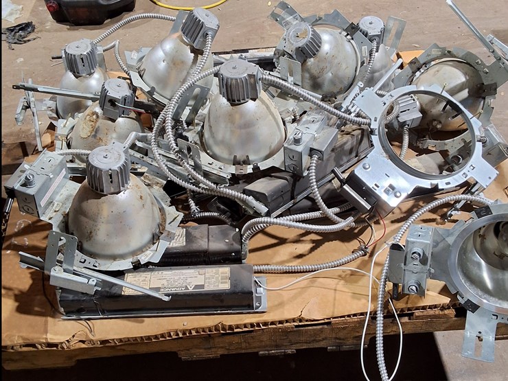 #337-•-pallet-of-9-recessed-lights-with-transformers-image-1