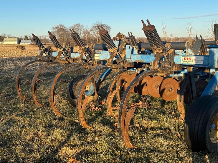 dmi-colter-champ-9-shank-chisel-plow-image-10