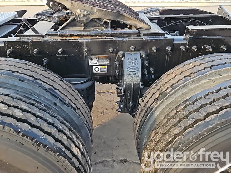 2020-peterbilt-567-image-14
