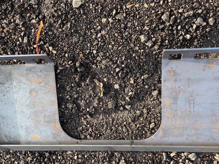 #1186-•-unused-skidsteer-open-center-weldable-quick-attach-plate-image-4