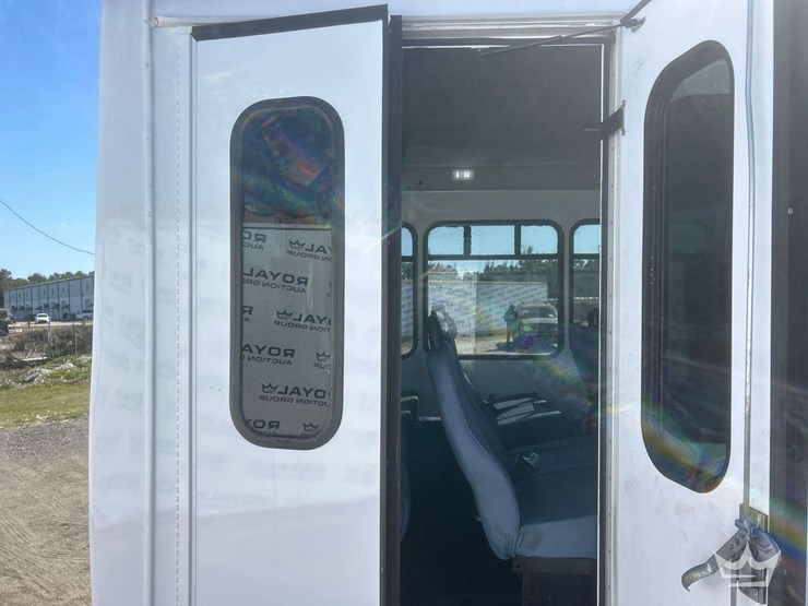 2016-ford-e350-image-31