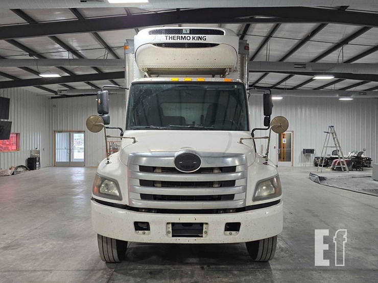 2015-hino-268-image-7