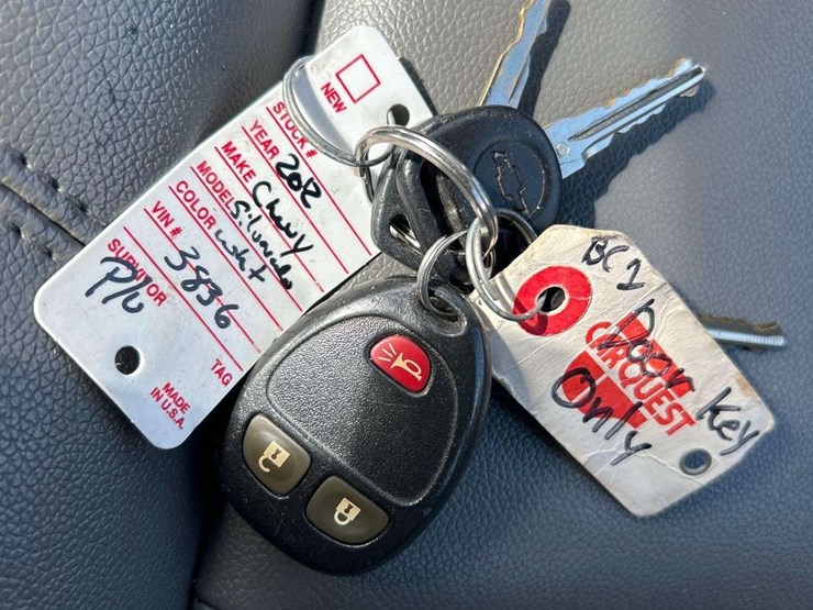 2012-chevrolet-silverado-2500-image-25