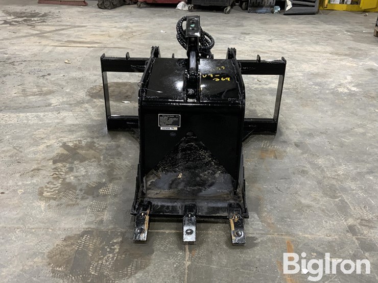 2025-giyi-sgb20-skid-steer-stump-grab-bucket-image-2