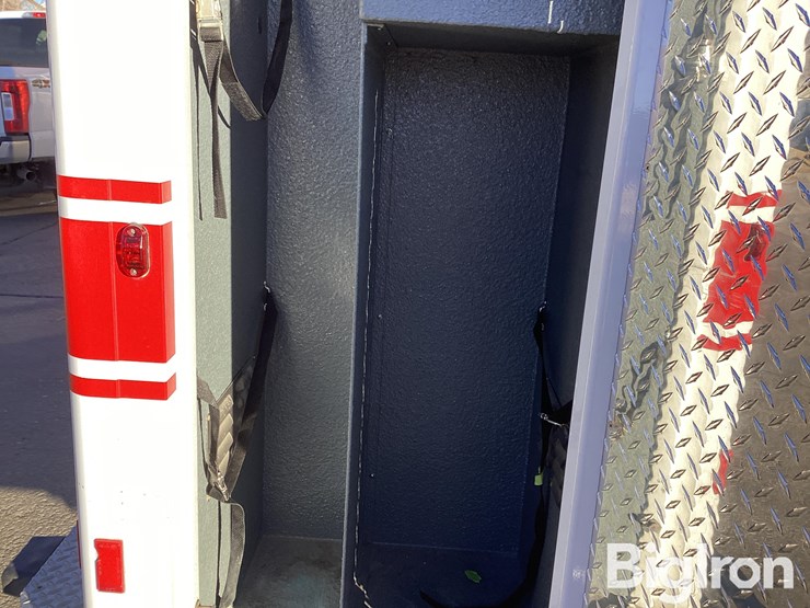 2010-ford-e450-image-19