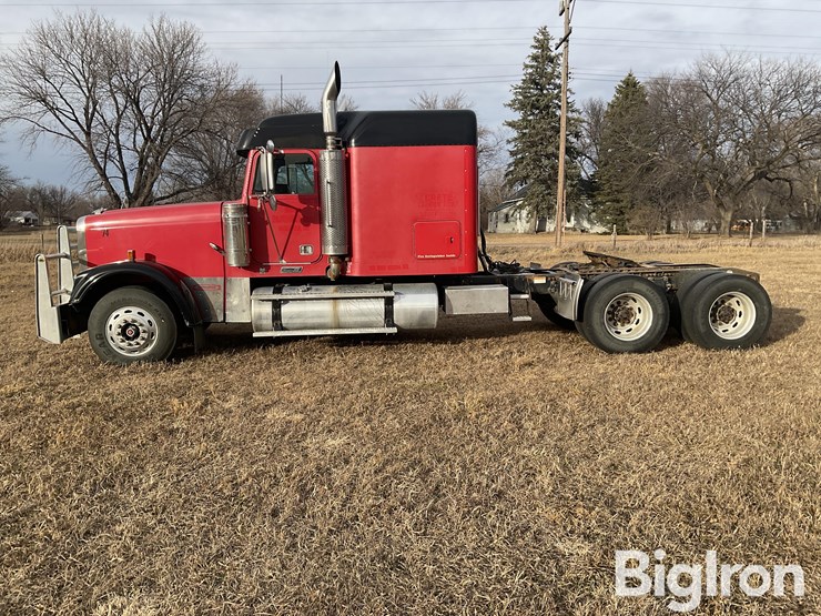 2007-freightliner-fld132-classic-xl-image-8