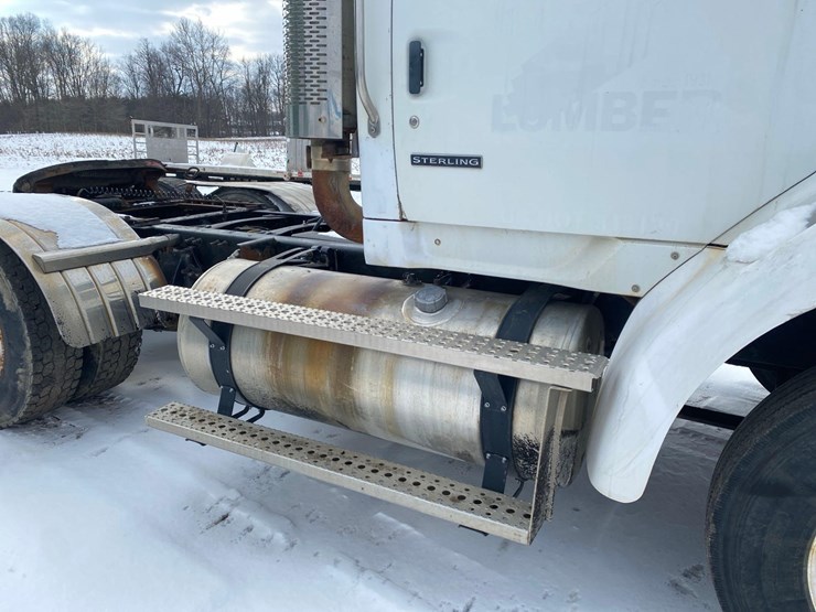 2005-sterling-at-9000-semi-tractor-image-11