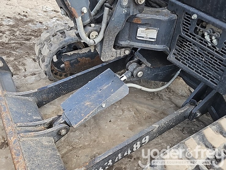 2021-yanmar-vio25-image-21