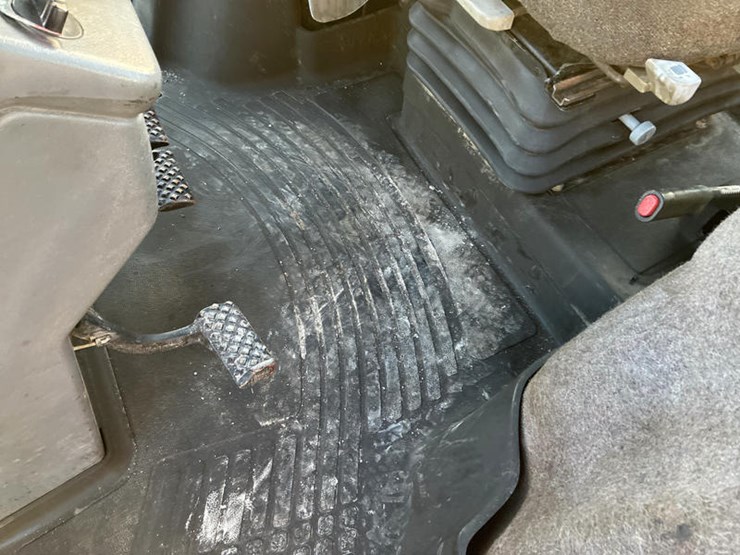 new-holland-8870-image-57