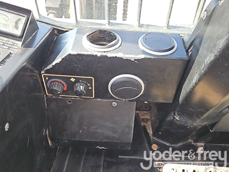 2017-jcb-926-image-26