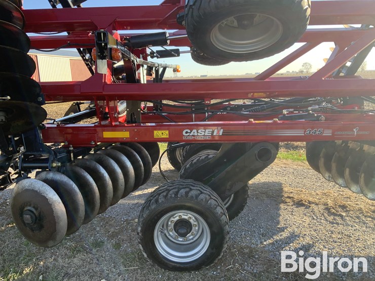 2020-case-ih-345-image-18