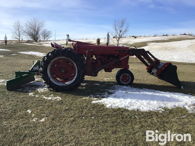 1955-farmall-400-2wd-tractor-w/loader-&-frontier-blade-image-4