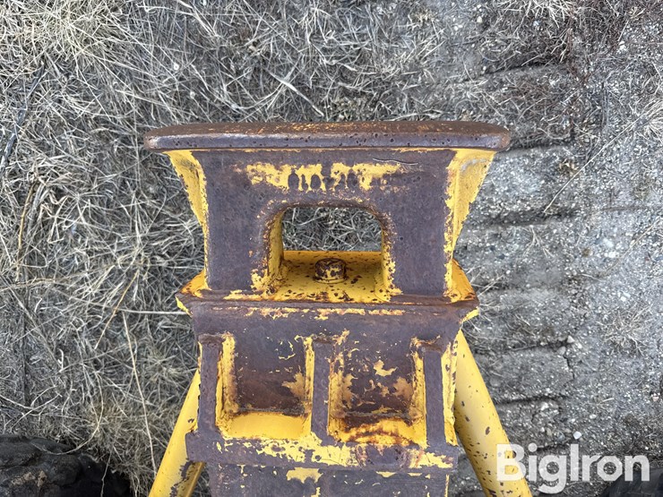 caterpillar-60-image-14