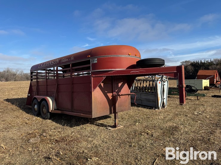 rice-16'-t/a-livestock-trailer-image-3