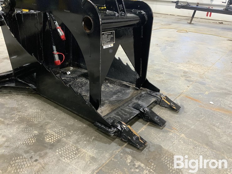 2025-giyi-sgb20-skid-steer-stump-grab-bucket-image-16