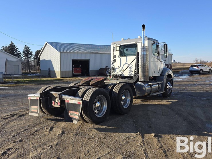 2009-freightliner-columbia-120-image-5