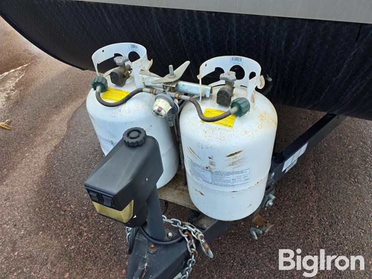 2018-forest-river-wildwood-28rlss-travel-trailer-image-15