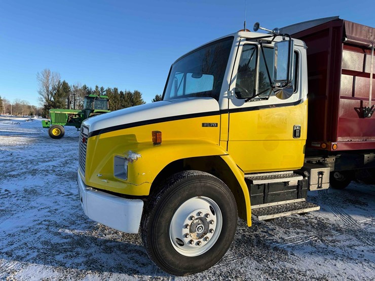 1984-freightliner-fl70-image-12