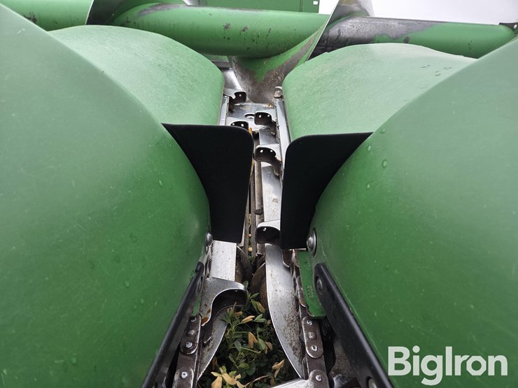 2022-john-deere-c8r-image-15