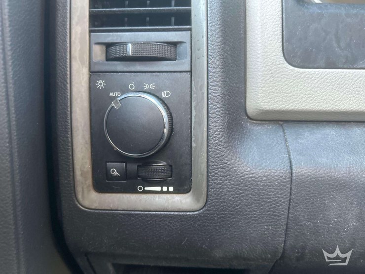 2011-dodge-1500-image-13