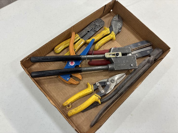 #115328-•-box-of-cutters-image-7