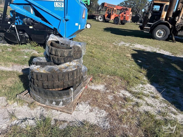 mini-skid-steer/-excavator-tracks-image-2