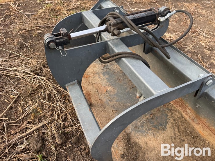 skid-steer-grapple-bucket-image-11