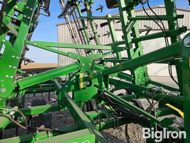 2022-john-deere-2330-image-13