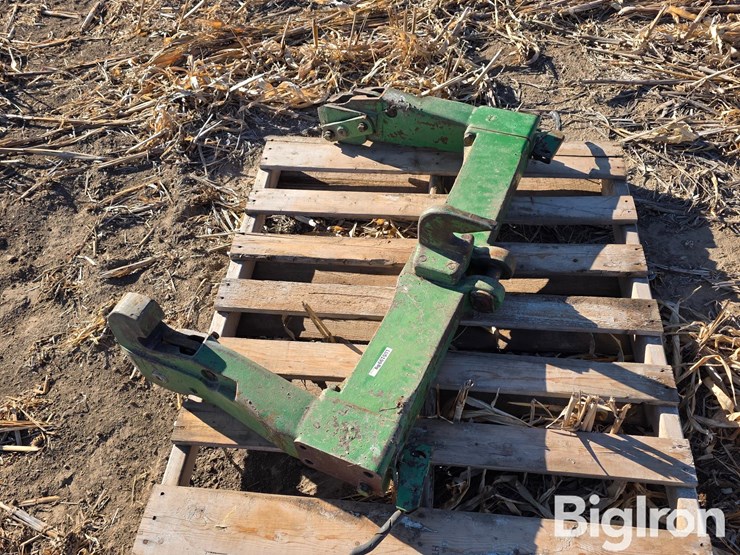 john-deere-quick-attach-image-1