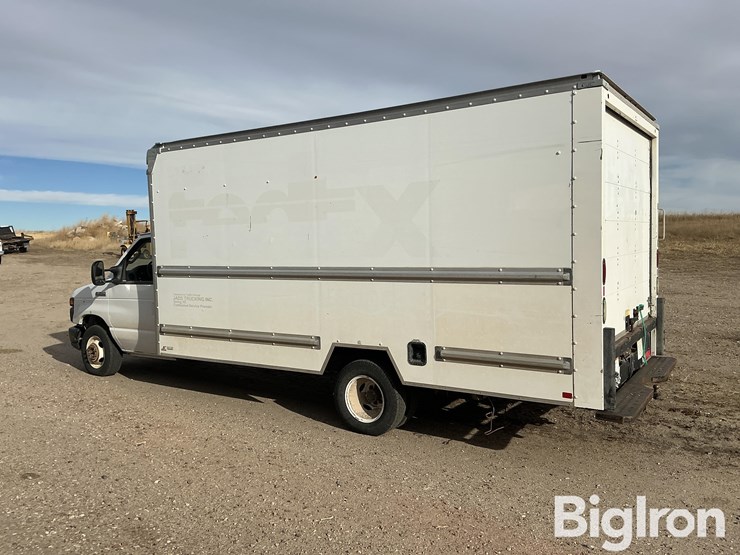 2015-ford-e350-image-8