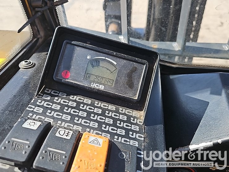 2017-jcb-926-image-29