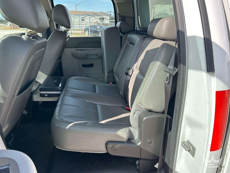 2012-chevrolet-silverado-2500-image-17