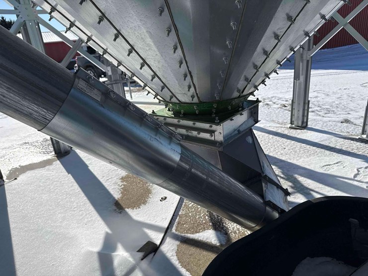 2023-sukup-v-bottom-hopper-image-6