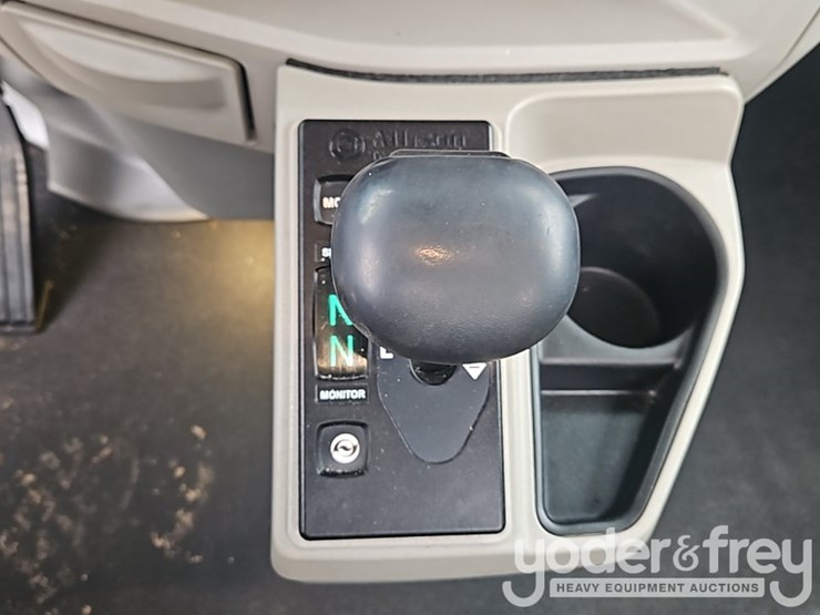 2020-peterbilt-567-image-22