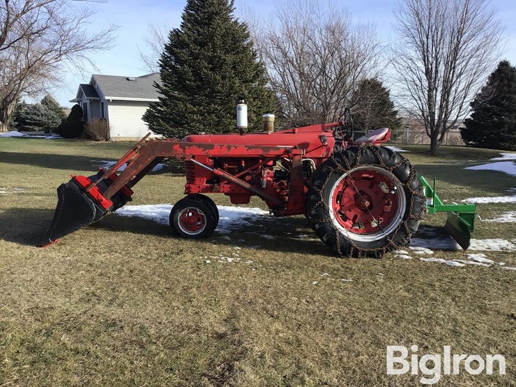 1955-farmall-400-2wd-tractor-w/loader-&-frontier-blade-image-8