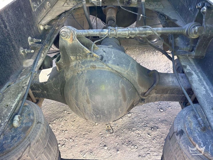 2016-volvo-vnl-t/a-sleeper-cab-truck-tractor-image-44