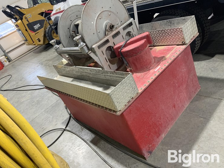 fiberglass-water-tank-w/electric-motor-image-4