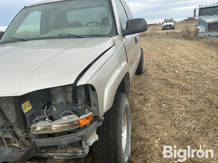 2006-gmc-sierra-2500-image-9