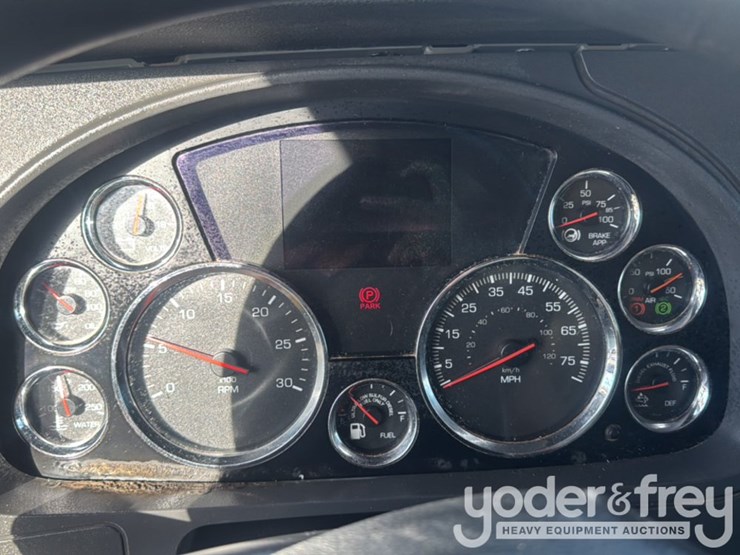 2021-kenworth-t880-image-36