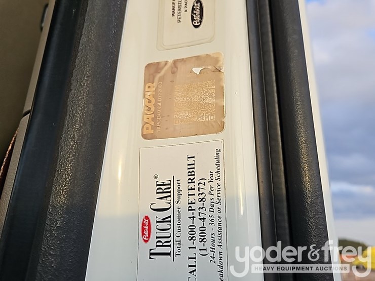 2020-peterbilt-567-image-42