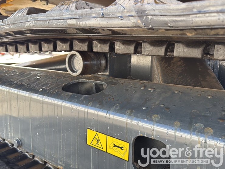 2023-komatsu-pc55mr-image-11