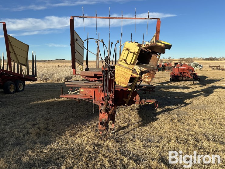 new-holland-1037-image-2